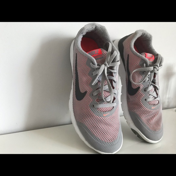 Nike Running Shoes -Womens - Picture 2 of 3